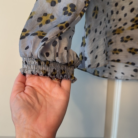 CAbi Hunter Blouse in Medium - Picture 5 of 9